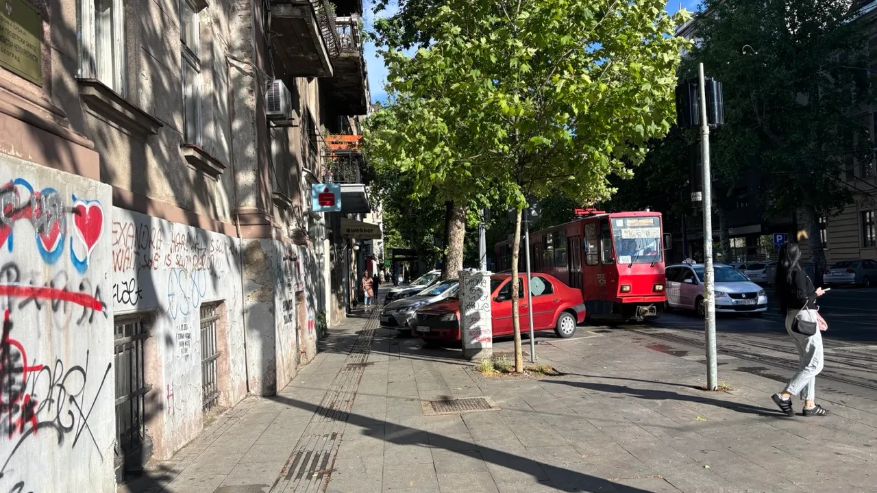 belgrade-old-tram.jpeg